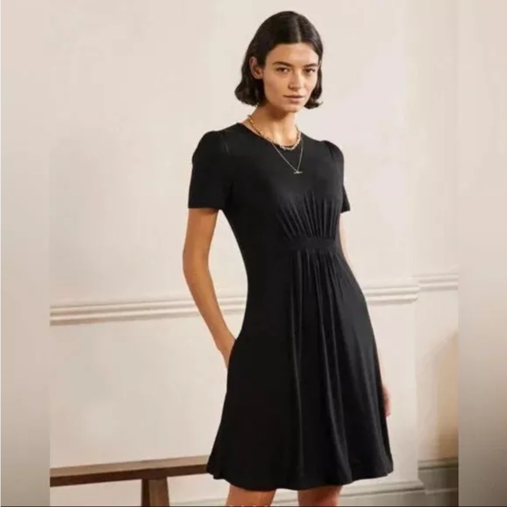 Boden Petite Black Cinched Waist Jersey Knit Crew Neck Dress Sz 10P